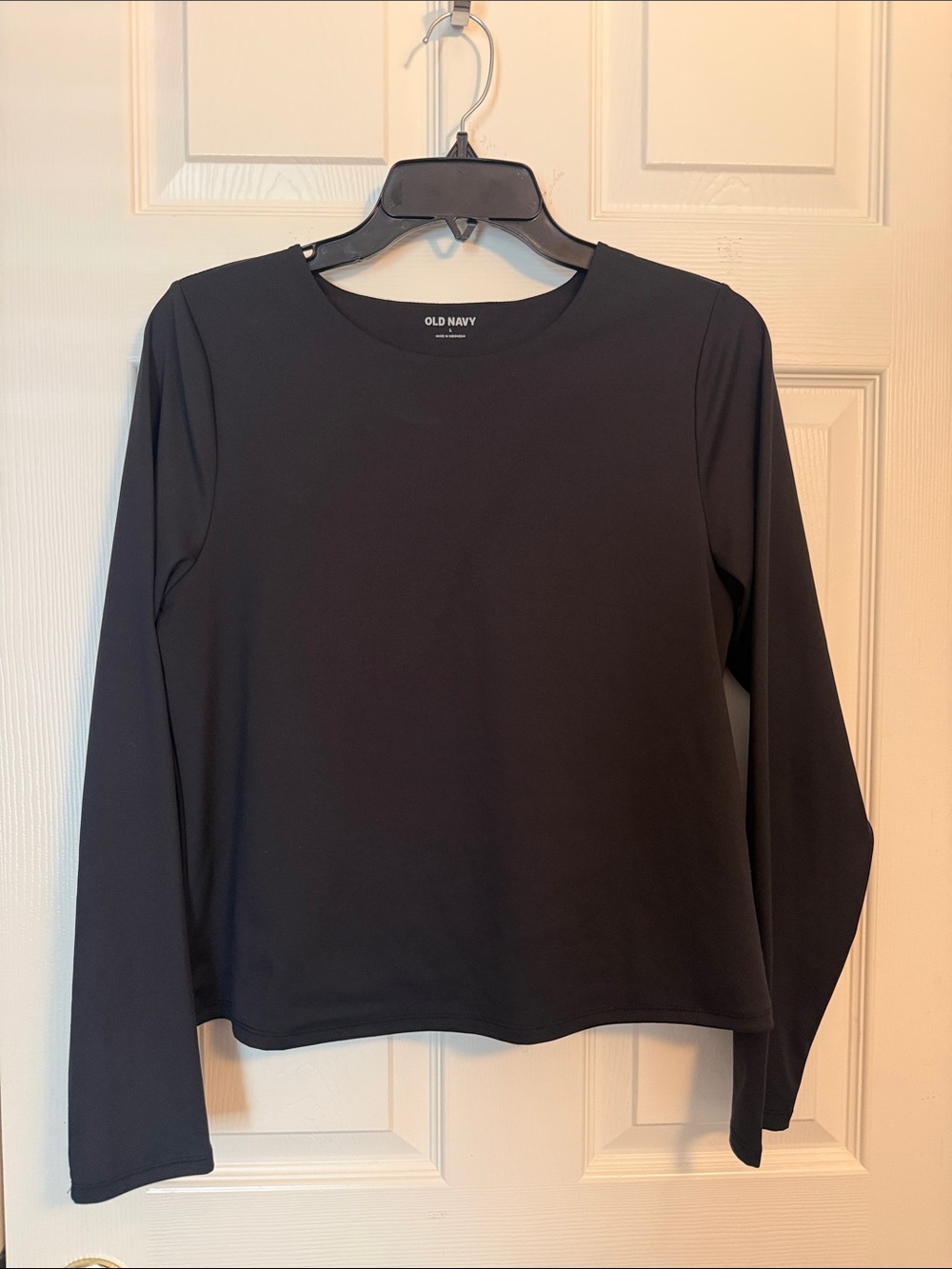 Old Navy Black Long Sleeve Crew Tee